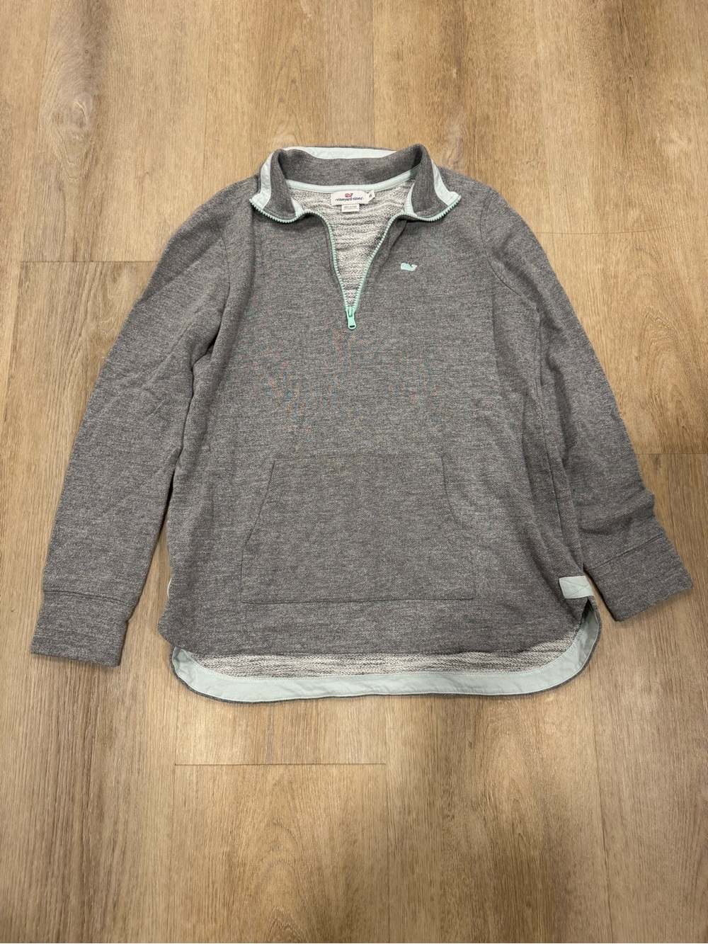 Vineyard Vines Men's Heather Gray Quarter-Zip Pullover with Mint Trim